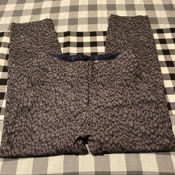 Peter Nygard Cropped Pants Size 6 Petite Gray & Black Print - Picture 2 of 8